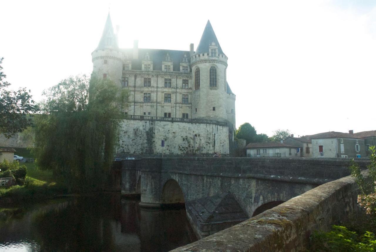 Le Clos Des Cedres B&B La Rochefoucauld Exterior foto
